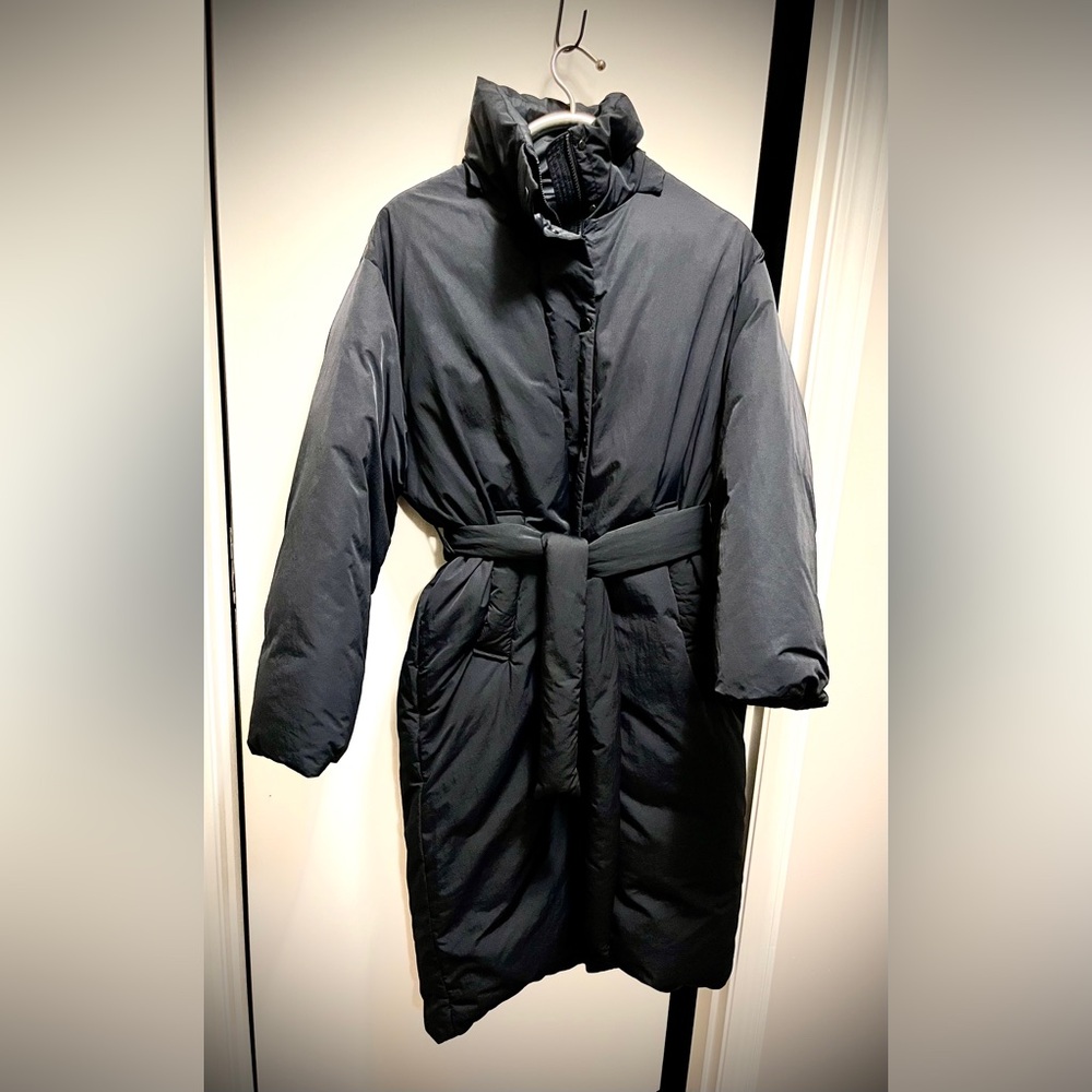 Everlane Charcoal Puffer Jacket